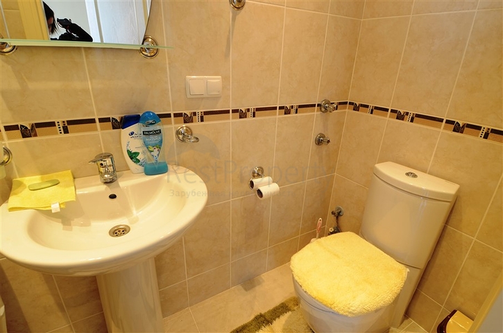 شقة مفروشة على الخط الأول من البحر بإطلالة ساحرة لاتوصف في منطقة محمودلار – ألانيا