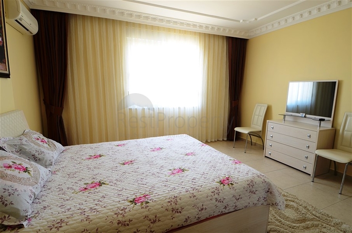 شقة مفروشة على الخط الأول من البحر بإطلالة ساحرة لاتوصف في منطقة محمودلار – ألانيا