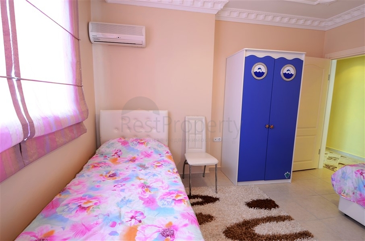 شقة مفروشة على الخط الأول من البحر بإطلالة ساحرة لاتوصف في منطقة محمودلار – ألانيا