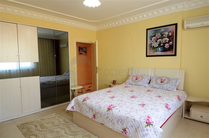 شقة مفروشة على الخط الأول من البحر بإطلالة ساحرة لاتوصف في منطقة محمودلار – ألانيا