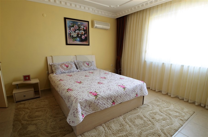 شقة مفروشة على الخط الأول من البحر بإطلالة ساحرة لاتوصف في منطقة محمودلار – ألانيا