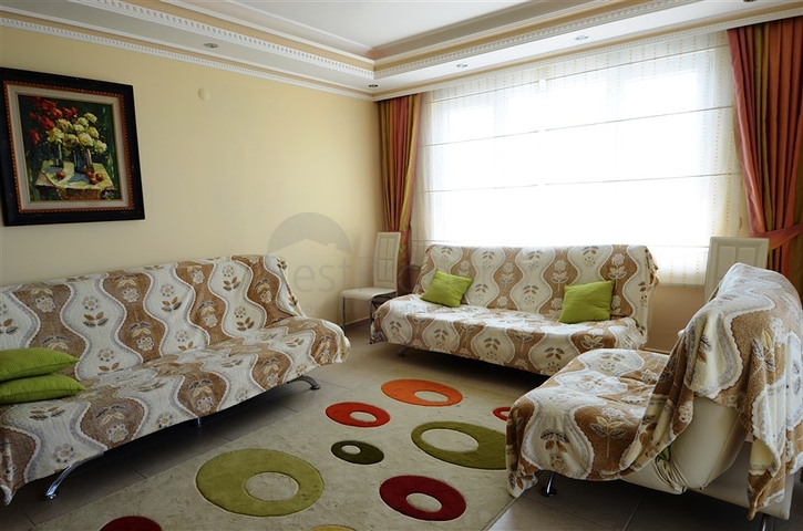 شقة مفروشة على الخط الأول من البحر بإطلالة ساحرة لاتوصف في منطقة محمودلار – ألانيا