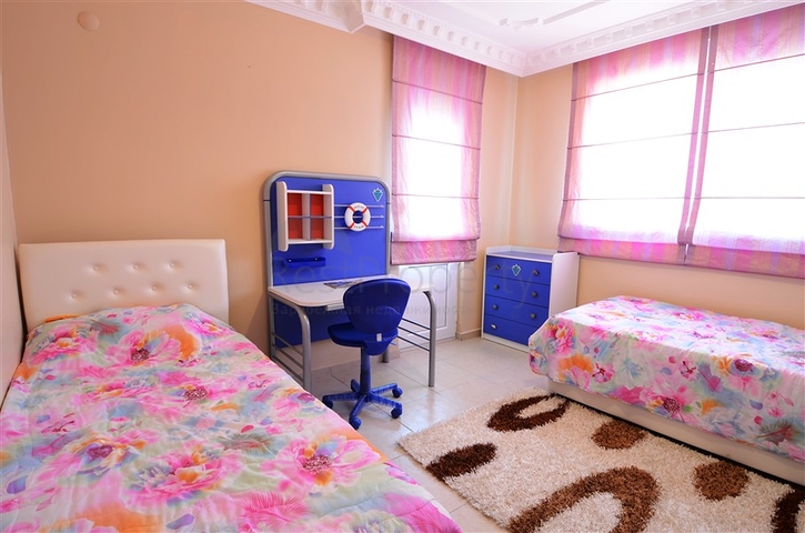 شقة مفروشة على الخط الأول من البحر بإطلالة ساحرة لاتوصف في منطقة محمودلار – ألانيا