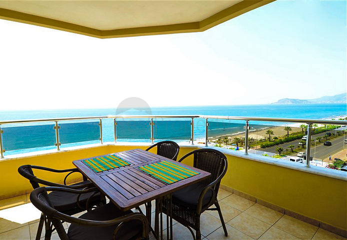 شقة مفروشة على الخط الأول من البحر بإطلالة ساحرة لاتوصف في منطقة محمودلار – ألانيا