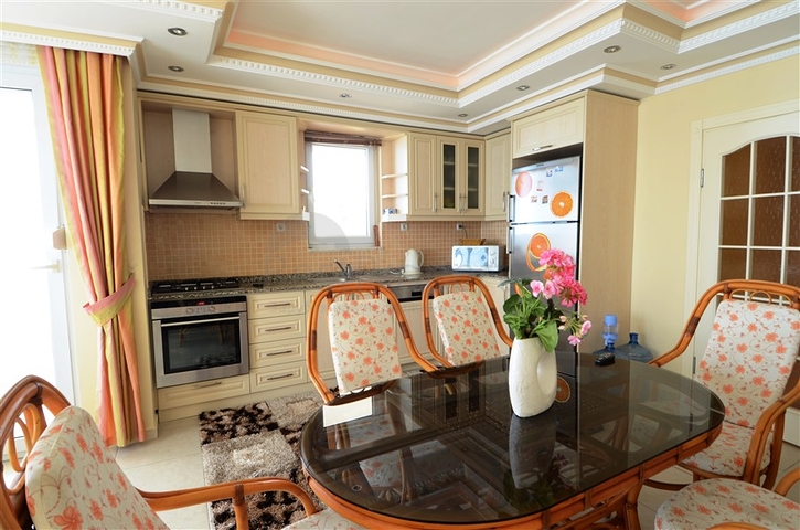 شقة مفروشة على الخط الأول من البحر بإطلالة ساحرة لاتوصف في منطقة محمودلار – ألانيا