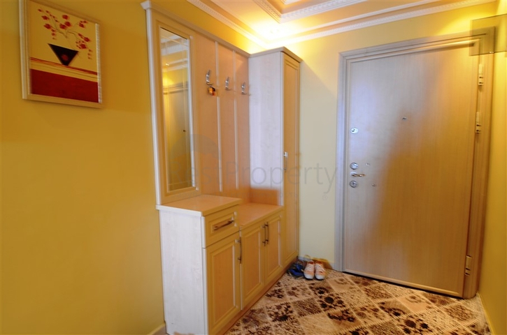 شقة مفروشة على الخط الأول من البحر بإطلالة ساحرة لاتوصف في منطقة محمودلار – ألانيا