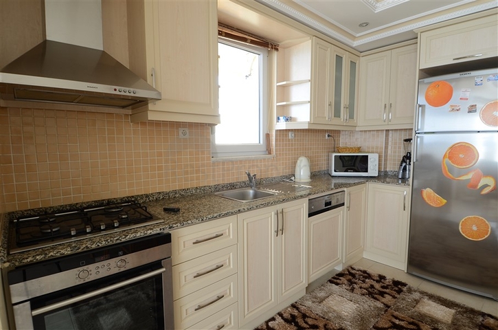 شقة مفروشة على الخط الأول من البحر بإطلالة ساحرة لاتوصف في منطقة محمودلار – ألانيا