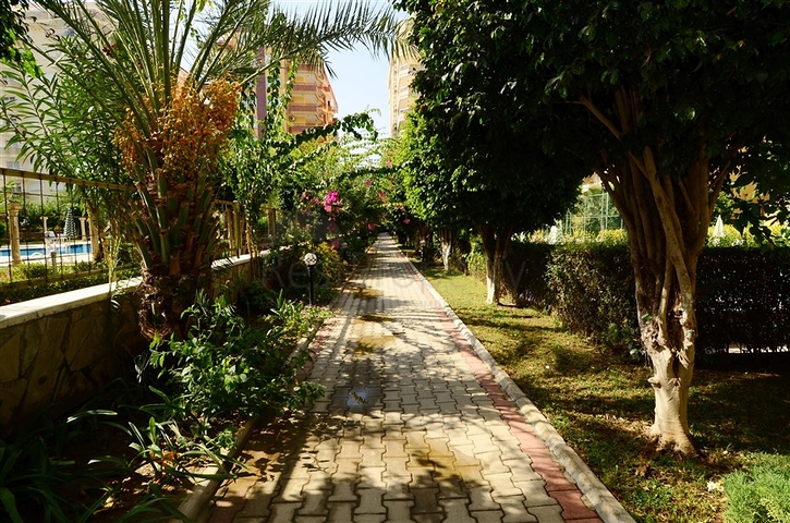 شقة مفروشة على الخط الأول من البحر بإطلالة ساحرة لاتوصف في منطقة محمودلار – ألانيا