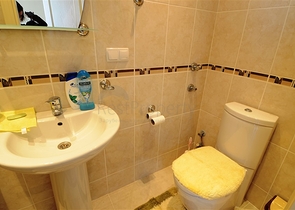 شقة مفروشة على الخط الأول من البحر بإطلالة ساحرة لاتوصف في منطقة محمودلار – ألانيا