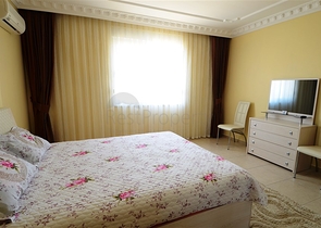 شقة مفروشة على الخط الأول من البحر بإطلالة ساحرة لاتوصف في منطقة محمودلار – ألانيا