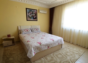 شقة مفروشة على الخط الأول من البحر بإطلالة ساحرة لاتوصف في منطقة محمودلار – ألانيا