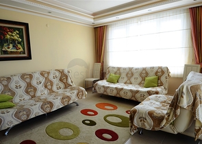 شقة مفروشة على الخط الأول من البحر بإطلالة ساحرة لاتوصف في منطقة محمودلار – ألانيا