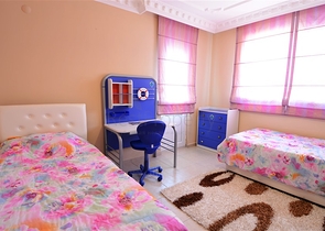 شقة مفروشة على الخط الأول من البحر بإطلالة ساحرة لاتوصف في منطقة محمودلار – ألانيا