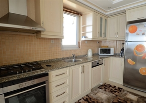 شقة مفروشة على الخط الأول من البحر بإطلالة ساحرة لاتوصف في منطقة محمودلار – ألانيا