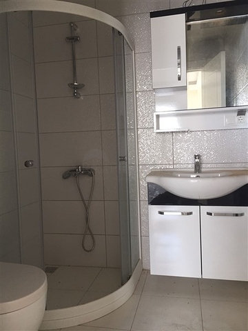 شقة بتخطيط 2+1 بسعر مناسب في منطقة محمودلار – ألانيا