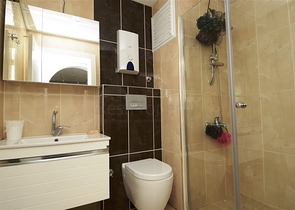 شقة بتخطيط 1+1 في منطقة توسمور – ألانيا