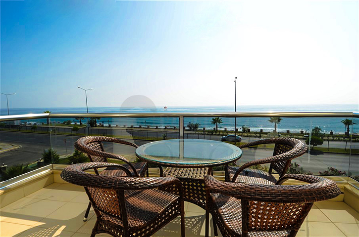 شقة مفروشة بإطلالة مباشرة على البحر في منطقة كاستل – ألانيا