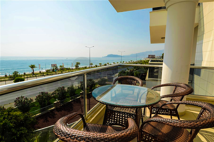 شقة مفروشة بإطلالة مباشرة على البحر في منطقة كاستل – ألانيا