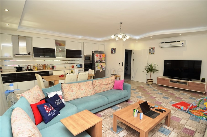 شقة واسعة مفروشة في منطقة كاستل – ألانيا