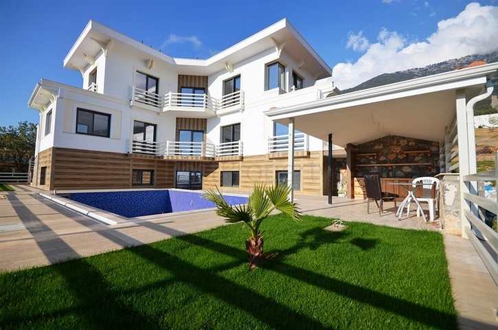 فيلا واسعة في فتحية 