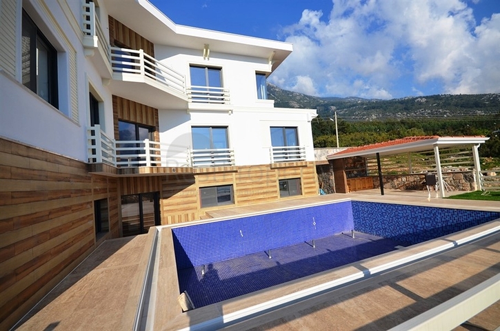 فيلا واسعة في فتحية 