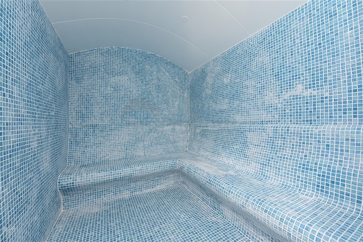 شقق ضمن مجمع سكني حديث على مقربة من البحر قيد الإنشاء في منطقة كاستل – ألانيا