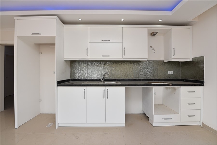 شقق ضمن مجمع سكني حديث على مقربة من البحر قيد الإنشاء في منطقة كاستل – ألانيا