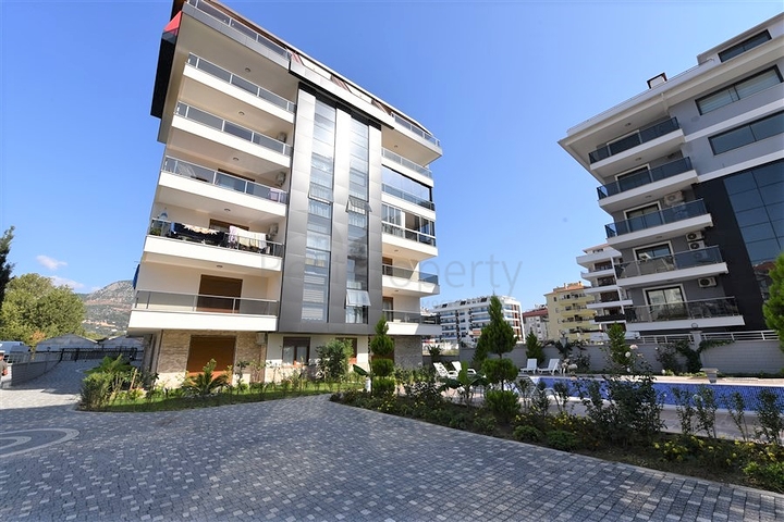 شقق ضمن مجمع سكني حديث على مقربة من البحر قيد الإنشاء في منطقة كاستل – ألانيا