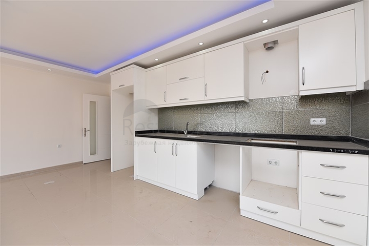 شقق ضمن مجمع سكني حديث على مقربة من البحر قيد الإنشاء في منطقة كاستل – ألانيا