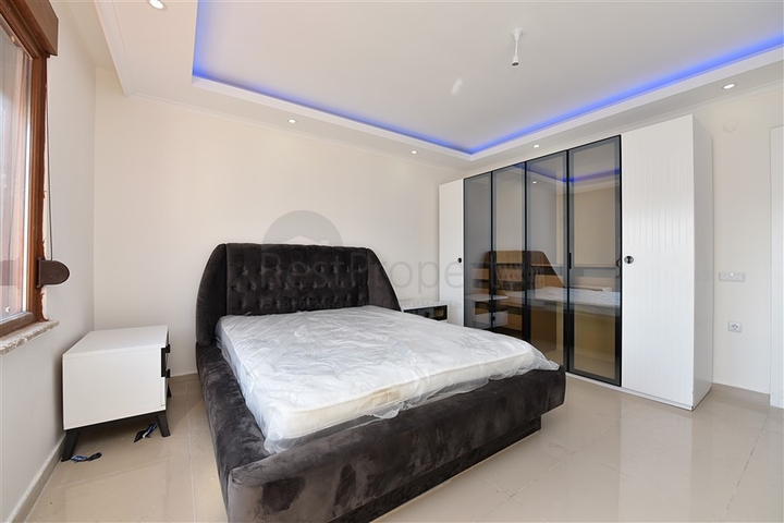 شقق ضمن مجمع سكني حديث على مقربة من البحر قيد الإنشاء في منطقة كاستل – ألانيا