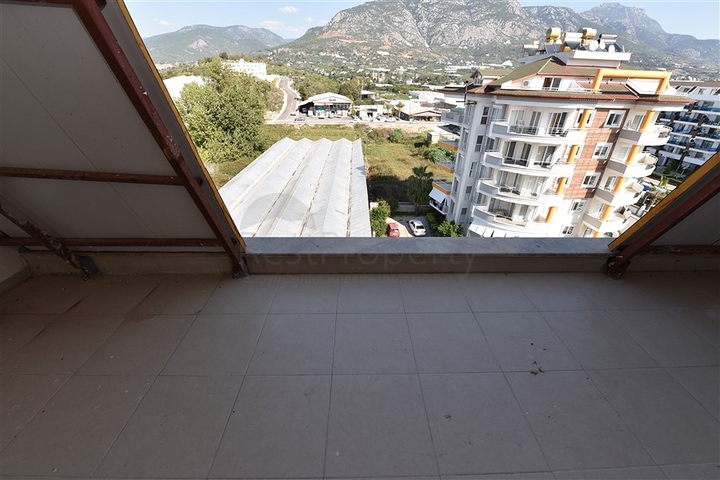 شقق ضمن مجمع سكني حديث على مقربة من البحر قيد الإنشاء في منطقة كاستل – ألانيا