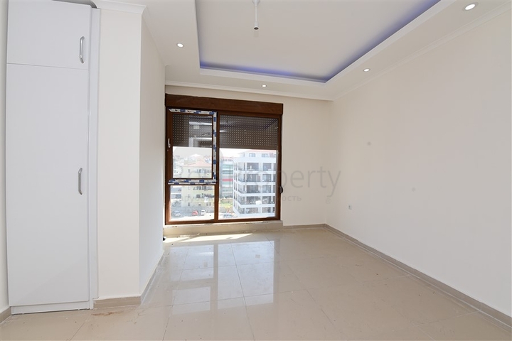 شقق ضمن مجمع سكني حديث على مقربة من البحر قيد الإنشاء في منطقة كاستل – ألانيا