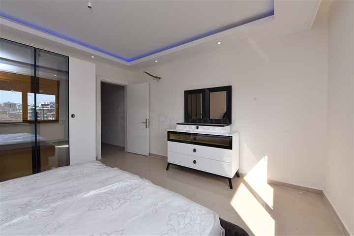 شقق ضمن مجمع سكني حديث على مقربة من البحر قيد الإنشاء في منطقة كاستل – ألانيا