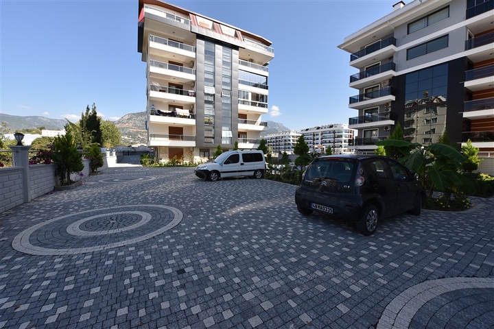 شقق ضمن مجمع سكني حديث على مقربة من البحر قيد الإنشاء في منطقة كاستل – ألانيا