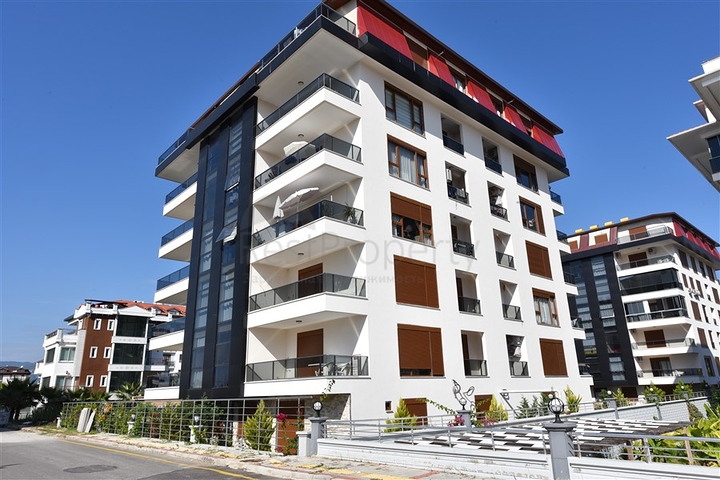 شقق ضمن مجمع سكني حديث على مقربة من البحر قيد الإنشاء في منطقة كاستل – ألانيا