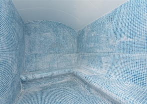 شقق ضمن مجمع سكني حديث على مقربة من البحر قيد الإنشاء في منطقة كاستل – ألانيا