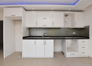 شقق ضمن مجمع سكني حديث على مقربة من البحر قيد الإنشاء في منطقة كاستل – ألانيا