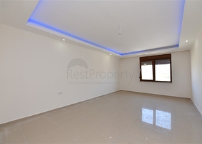 شقق ضمن مجمع سكني حديث على مقربة من البحر قيد الإنشاء في منطقة كاستل – ألانيا