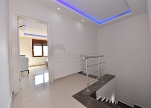 شقق ضمن مجمع سكني حديث على مقربة من البحر قيد الإنشاء في منطقة كاستل – ألانيا