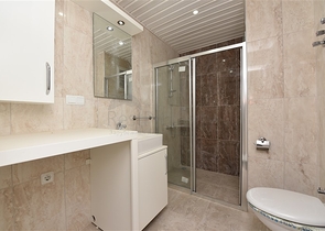 شقق ضمن مجمع سكني حديث على مقربة من البحر قيد الإنشاء في منطقة كاستل – ألانيا