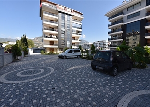 شقق ضمن مجمع سكني حديث على مقربة من البحر قيد الإنشاء في منطقة كاستل – ألانيا