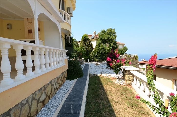 فيلا بإطلالة بحرية وجبلية في منطقة كارجي جاك – ألانيا