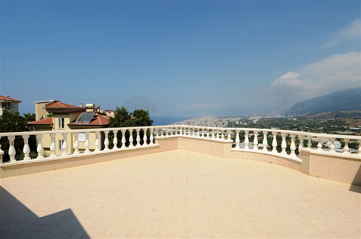 فيلا بإطلالة بحرية وجبلية في منطقة كارجي جاك – ألانيا