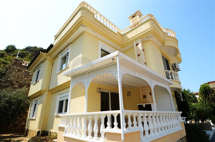 فيلا بإطلالة بحرية وجبلية في منطقة كارجي جاك – ألانيا