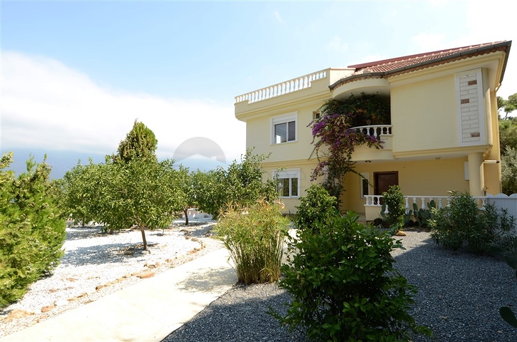 فيلا بإطلالة بحرية وجبلية في منطقة كارجي جاك – ألانيا