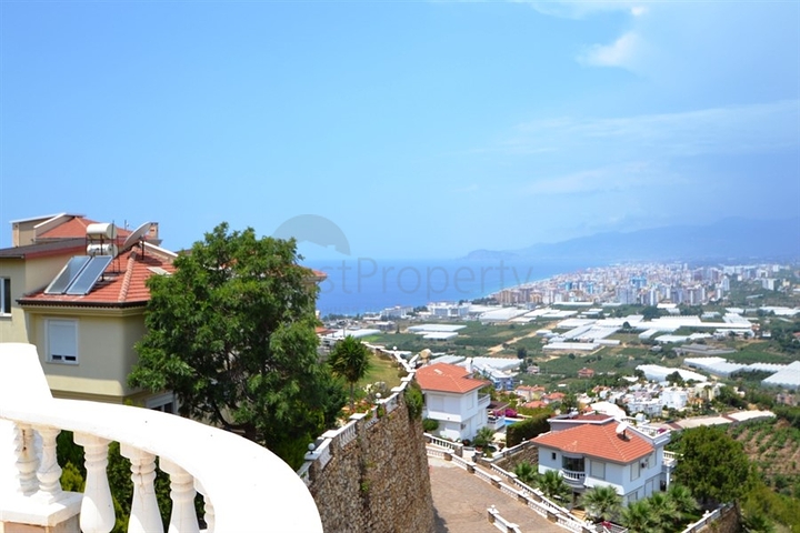 فيلا بإطلالة بحرية وجبلية في منطقة كارجي جاك – ألانيا