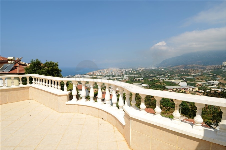 فيلا بإطلالة بحرية وجبلية في منطقة كارجي جاك – ألانيا