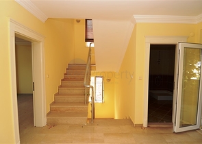 فيلا بإطلالة بحرية وجبلية في منطقة كارجي جاك – ألانيا