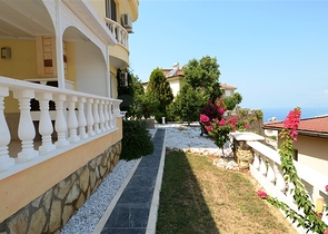 فيلا بإطلالة بحرية وجبلية في منطقة كارجي جاك – ألانيا