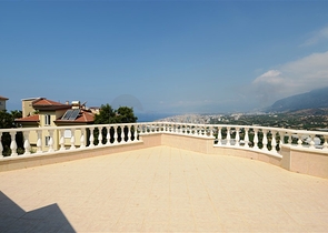 فيلا بإطلالة بحرية وجبلية في منطقة كارجي جاك – ألانيا